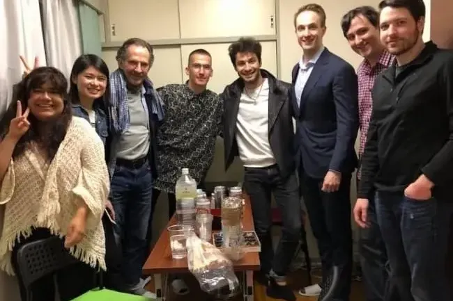 How to Make Friends When You Travel Solo