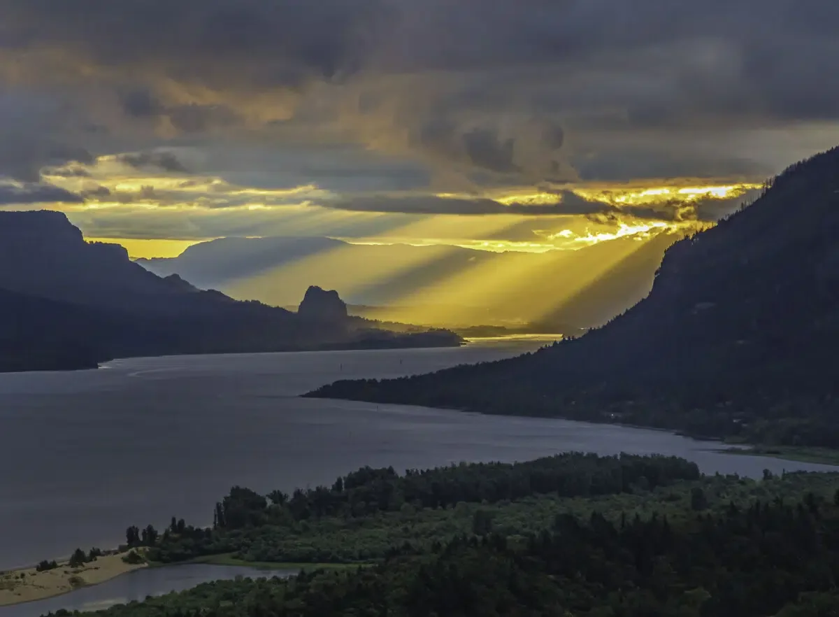 Columbia River Gorge Beacon Rock