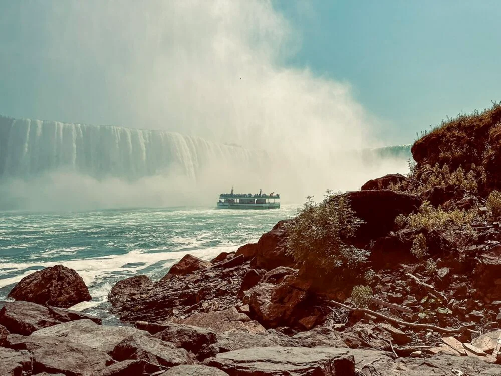 Tourist boat cruising into Horseshoe Falls