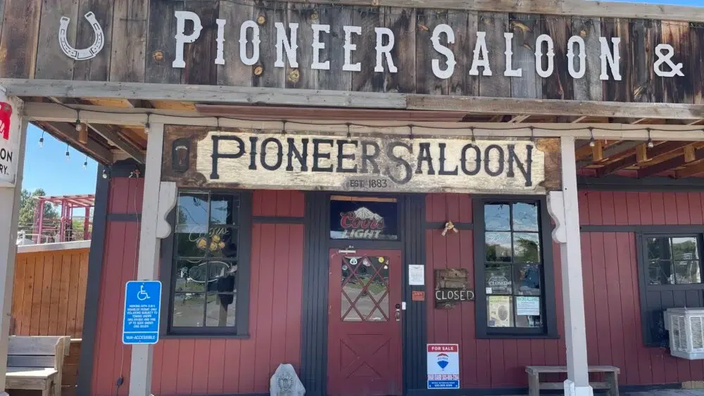 Pionerr Saloon, Paisley Oregon