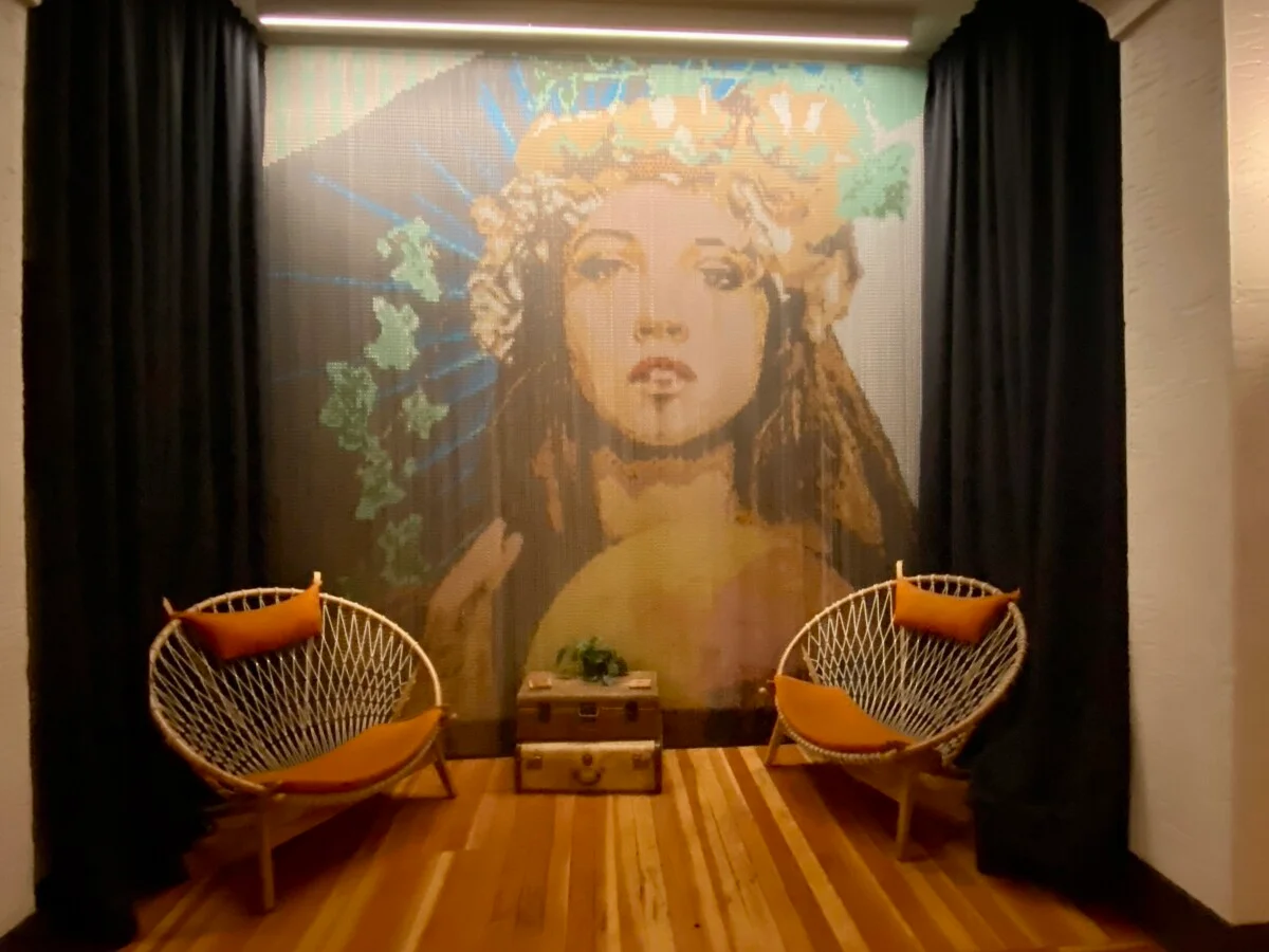 My favorite lobby hangout spot. 