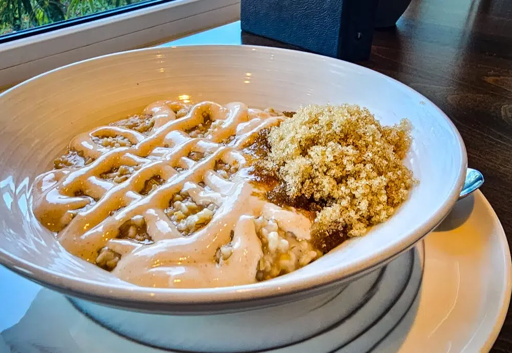 oatmeal drizzled with cinnamon and maple syrup