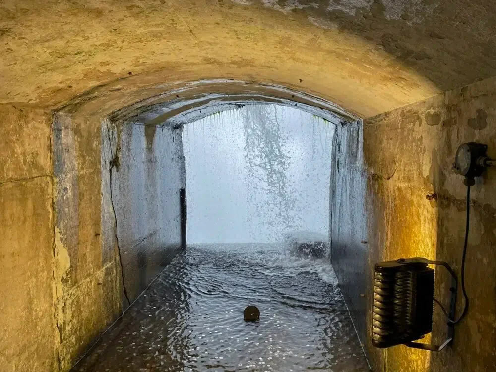 Yellow tunnel in Journey Behind the Falls