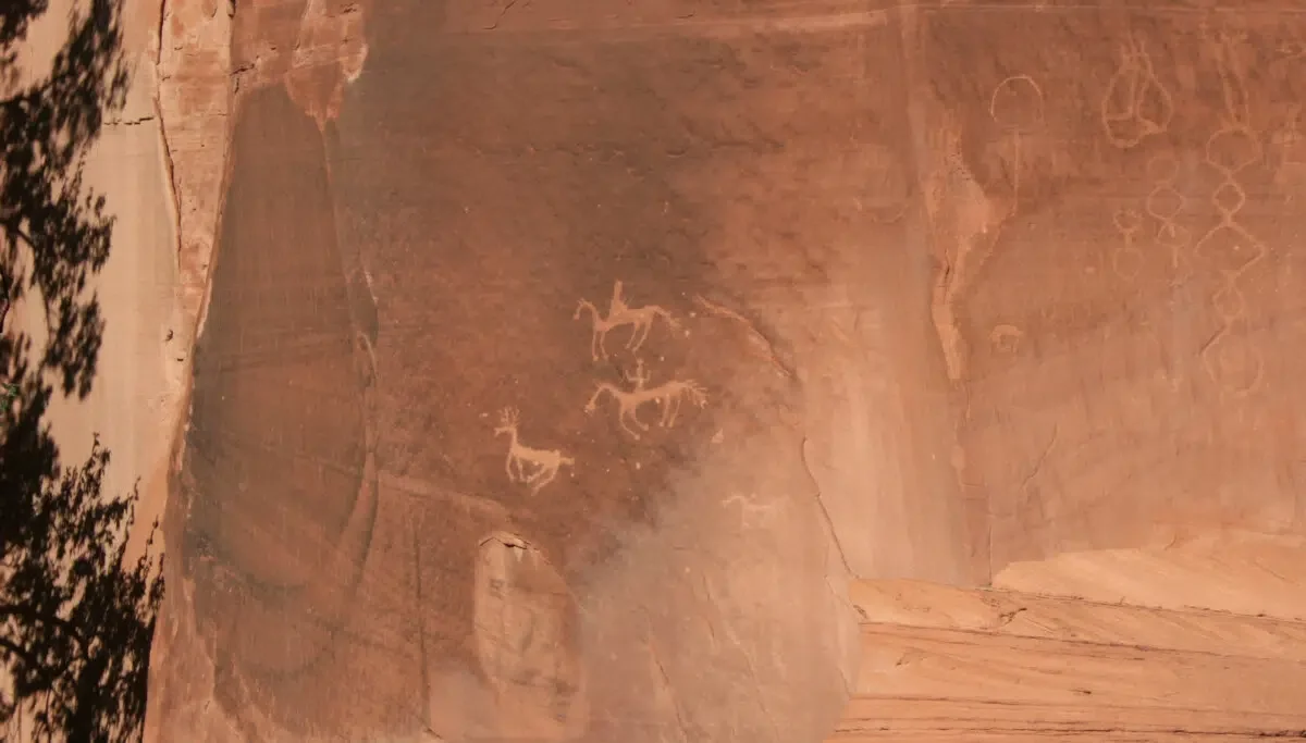 Canyon de Chelly Pictographs
